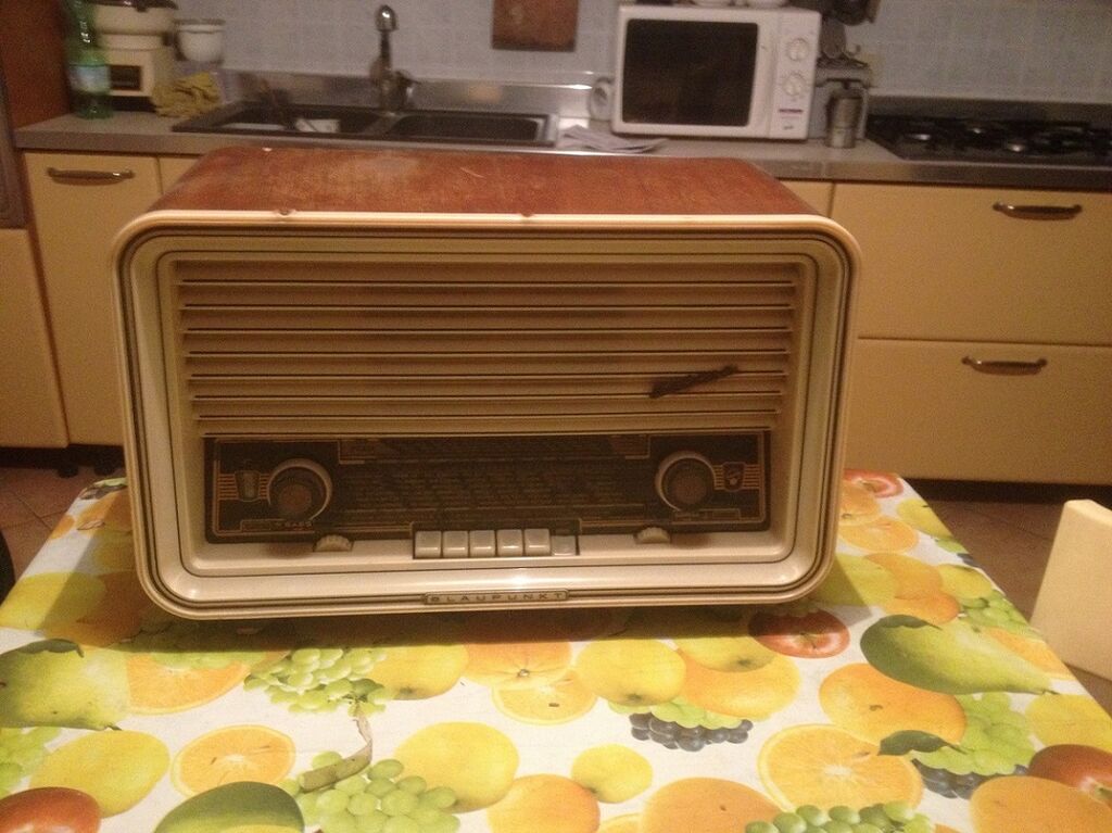 5181173 Radio antica a valvole